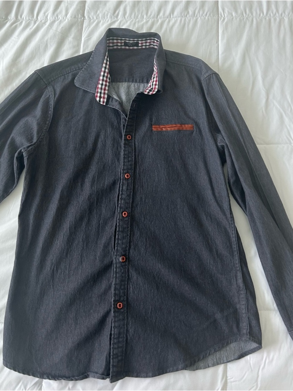 Casual Black Long-Sleeve Button-Down Shirt with Contrast Trim